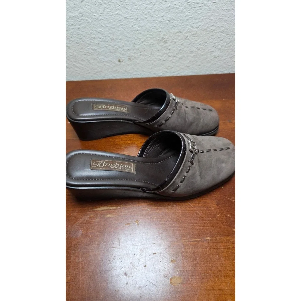 Brighton Women's 7.5 Brown Suede Slip-On Wedge‎ Mules Metal Accent Made In Italy